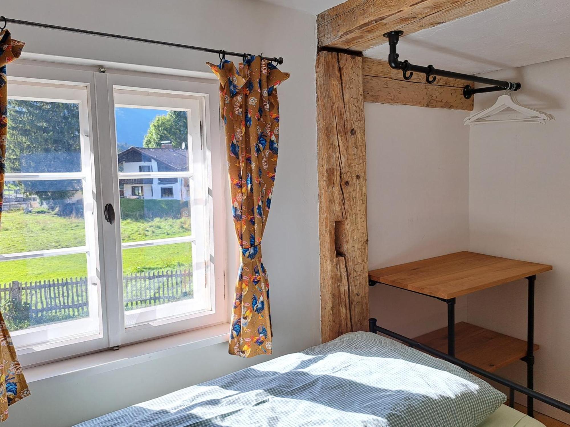 Neu! Ferienwohnungen Im Lueftlmalereck, Hennalahaus Oberammergau Exterior photo