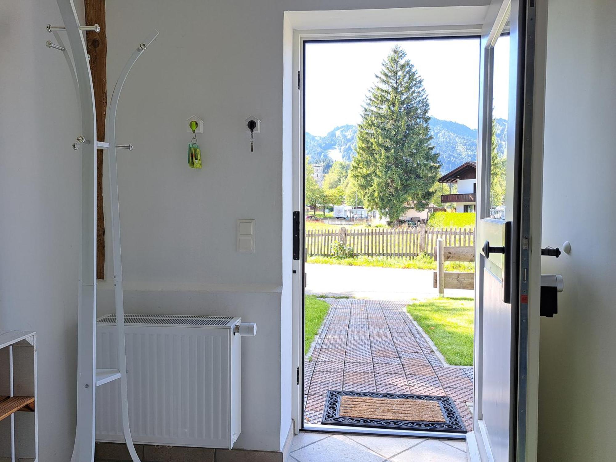 Neu! Ferienwohnungen Im Lueftlmalereck, Hennalahaus Oberammergau Exterior photo